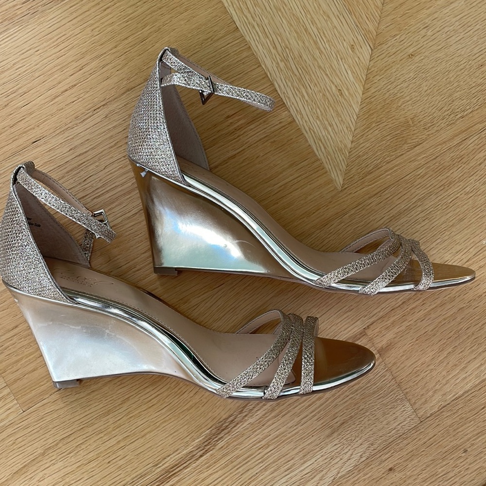 Badgley Mischka Gold Wedge Shoes